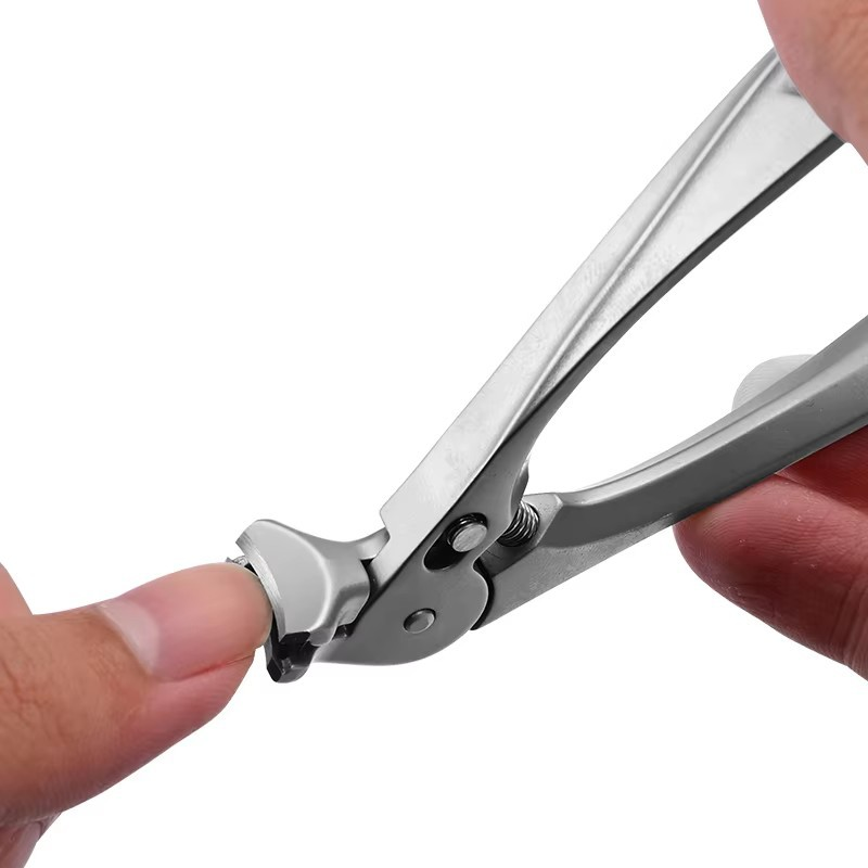 Arenzza curved blade nail clipper with sleek design, perfect for precise, smooth nail trimming in health and beauty routines.
