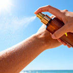 Arenzza hydrating self-tanning mist bottle with spray nozzle, designed for a natural glow and healthy skin.