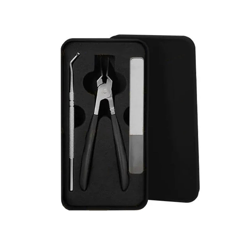 A set of three Arenzza anti-splash 25° slant edge nail clippers for health and beauty, displayed on a white background.