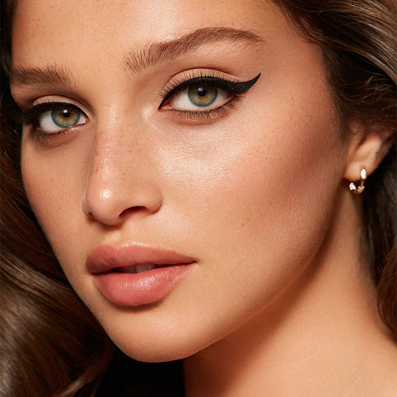 Arenzza 2-in-1 eyeshadow liner with blending brush, featuring sleek packaging and dual-purpose design for eye makeup application.