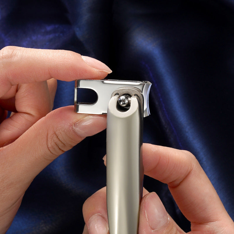 Arenzza Effortless Nail Clipper with 360° swivel head, designed for easy use on both hands, in a health and beauty setting.