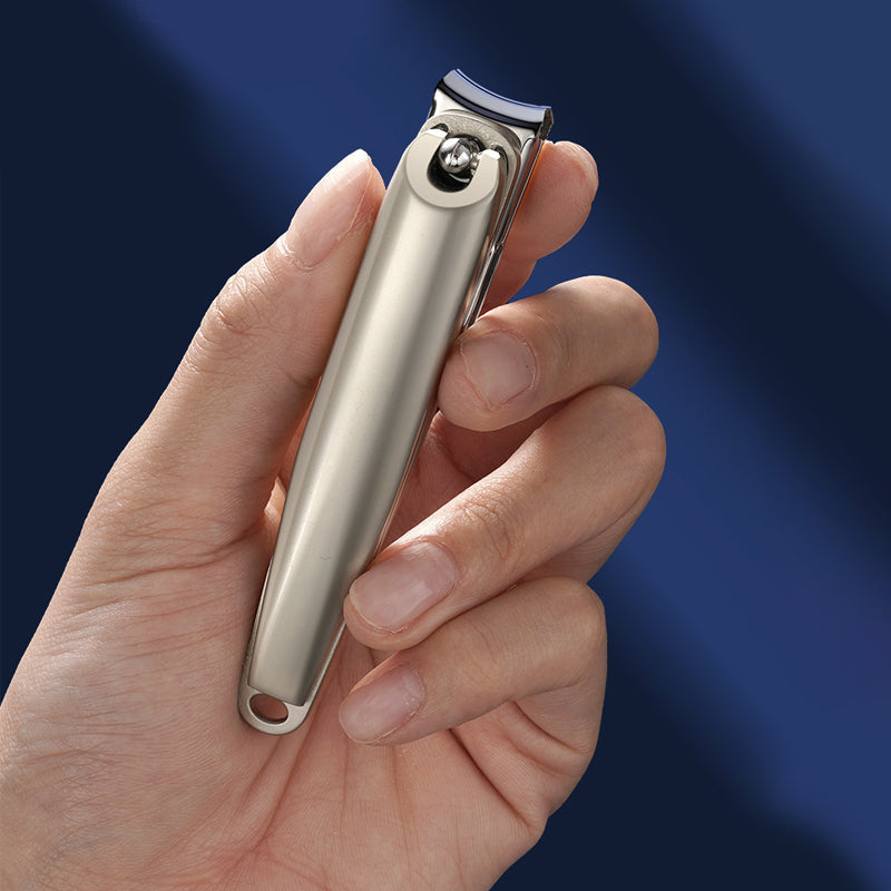 Arenzza Effortless Nail Clipper with 360° swivel head for easy trimming, designed for both left and right-handed use.