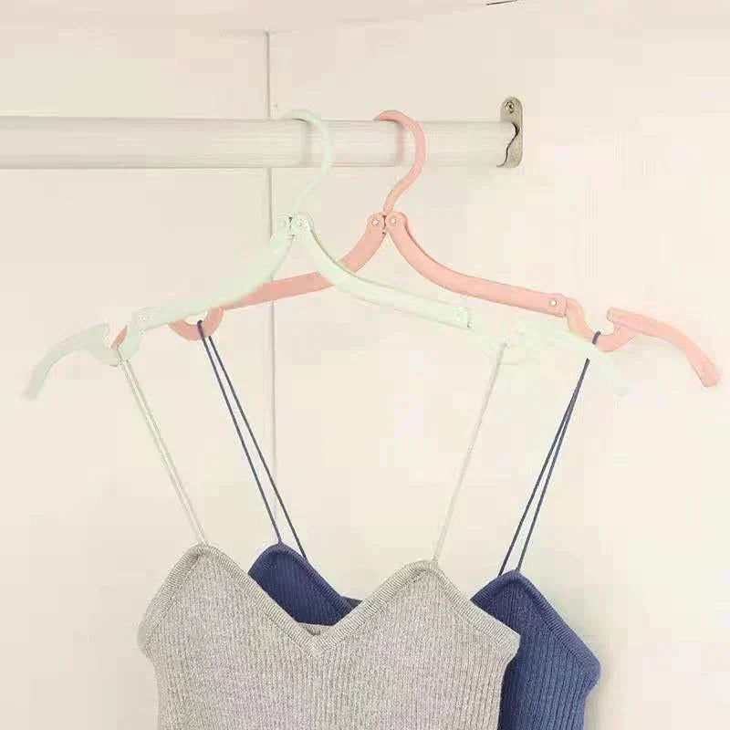 Arenzza foldable portable travel hanger, compact houseware and kitchen accessory for travel and household use.