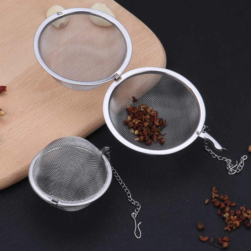 A set of three 304 stainless steel spice and tea filters from Arenzza, designed for kitchen and houseware use.