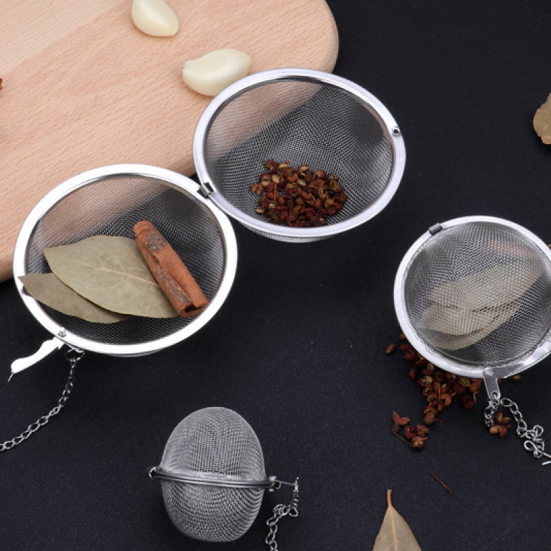 Arenzza 304 stainless steel spice and tea filter set with three mesh filters for kitchen and houseware use.
