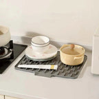Arenzza No-Spill Silicone Worktop Saver mat with heat-resistant, non-slip surface for drying and protecting kitchen surfaces.
