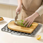 Arenzza No-Spill Silicone Worktop Saver, heat-resistant non-slip mat for drying dishes and protecting kitchen surfaces.