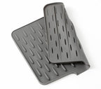 Arenzza no-spill silicone worktop saver, heat-resistant and non-slip kitchen mat for drip-free drying and food prep.