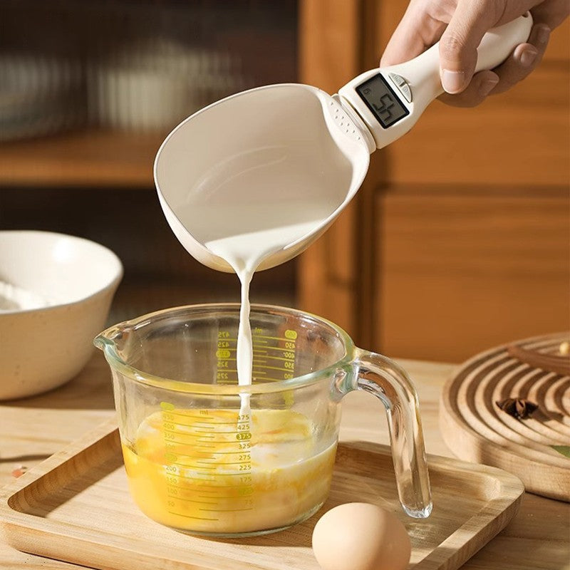 Arenzza electronic digital kitchen spoon for food measurement, featuring a sleek digital display and ergonomic handle.