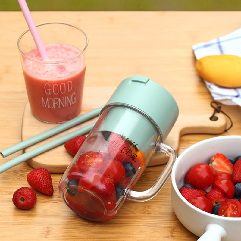 Arenzza small household juicing cup for kitchen use, featuring a compact design with a lid and spout for fresh juice preparation.