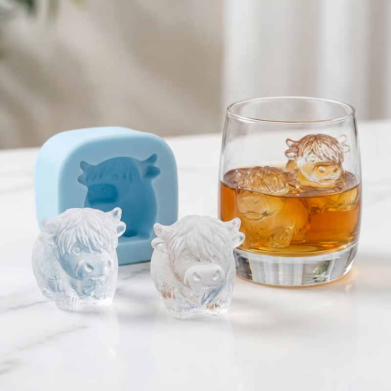 Aarenza 6-cavity mini Highland cow ice cube mold with detailed cow faces for drinks, desserts, and party treats.