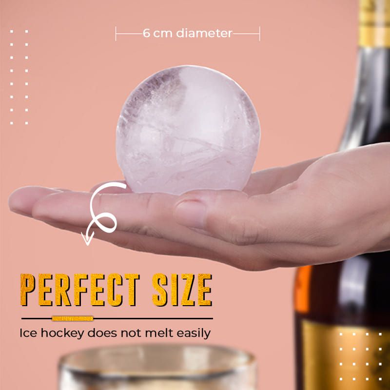 Arenzza DIY whisky ice balls in a clear glass, showcasing slow-melting ice spheres for enhancing whiskey tasting experience.