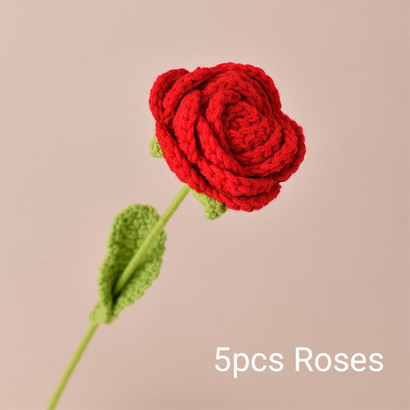Handmade crochet roses and tulips jewelry accessories by Arenzza, featuring colorful floral designs for jewelry embellishments.