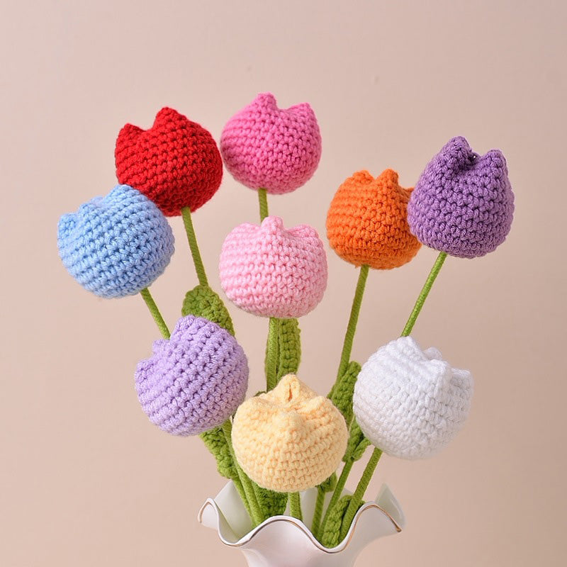 Handmade crochet roses and tulips jewelry accessories by Arenzza, featuring colorful floral designs in intricate crochet detail.
