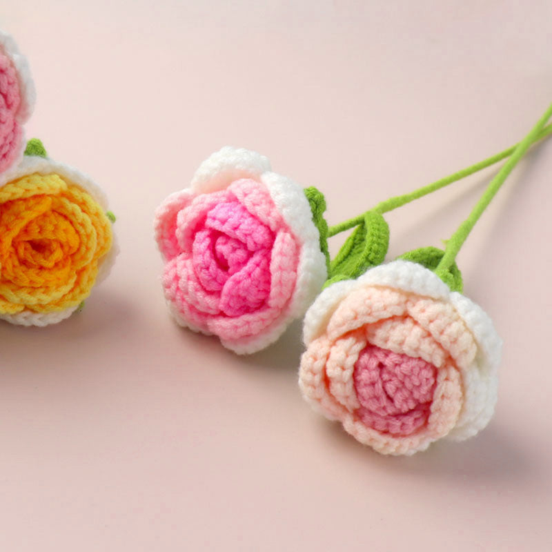 Handmade crochet roses and tulips jewelry accessories by Arenzza, featuring detailed floral crochet flowers.