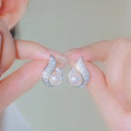 A pair of Arenzza elegant simulated pearl and rhinestone stud earrings with a sparkling, sophisticated design for jewelry accessories.