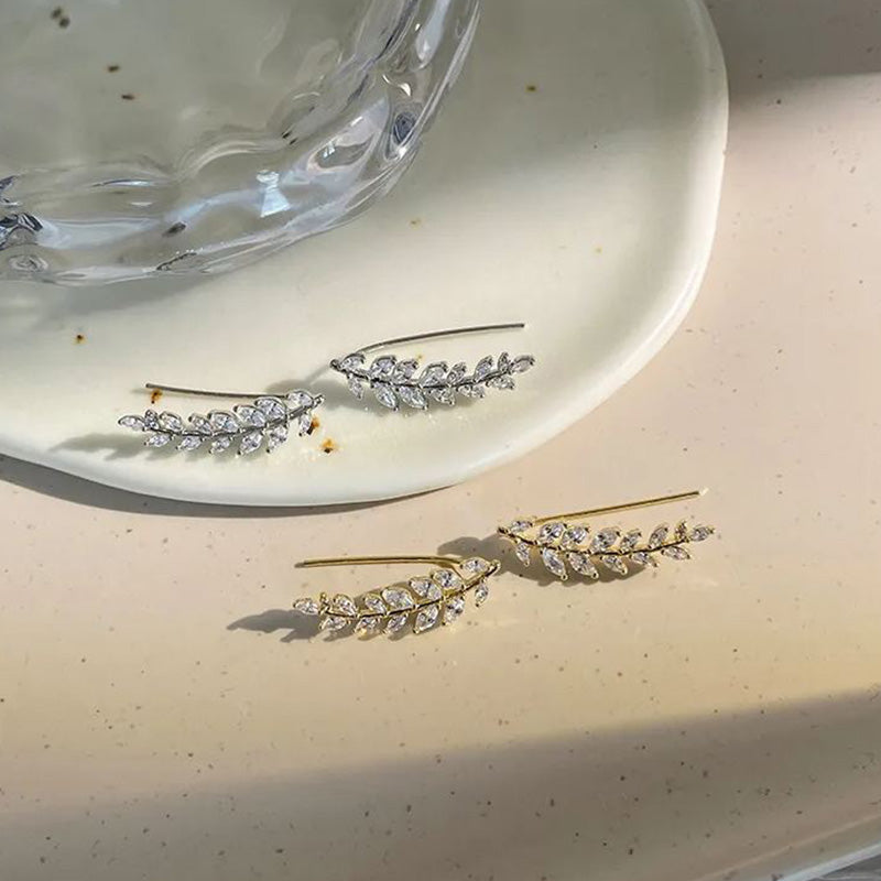 A pair of elegant leaf-shaped stud earrings from Arenzza jewelry accessories, featuring intricate leaf design and shiny finish.
