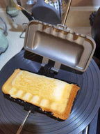 Arenzza removable sandwich pan for kitchen, showing the non-stick surface and removable parts for easy sandwich making.