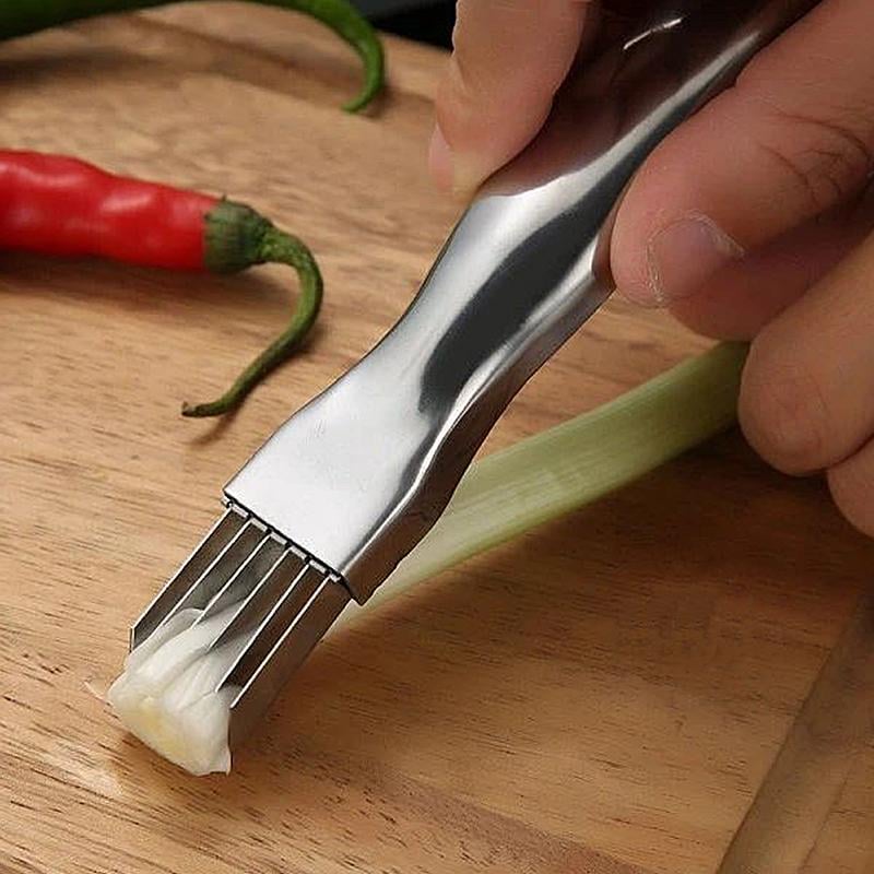 Arenzza Shred Silk The Knife kitchen knife with a sleek handle and sharp blade, ideal for precise slicing and food prep.