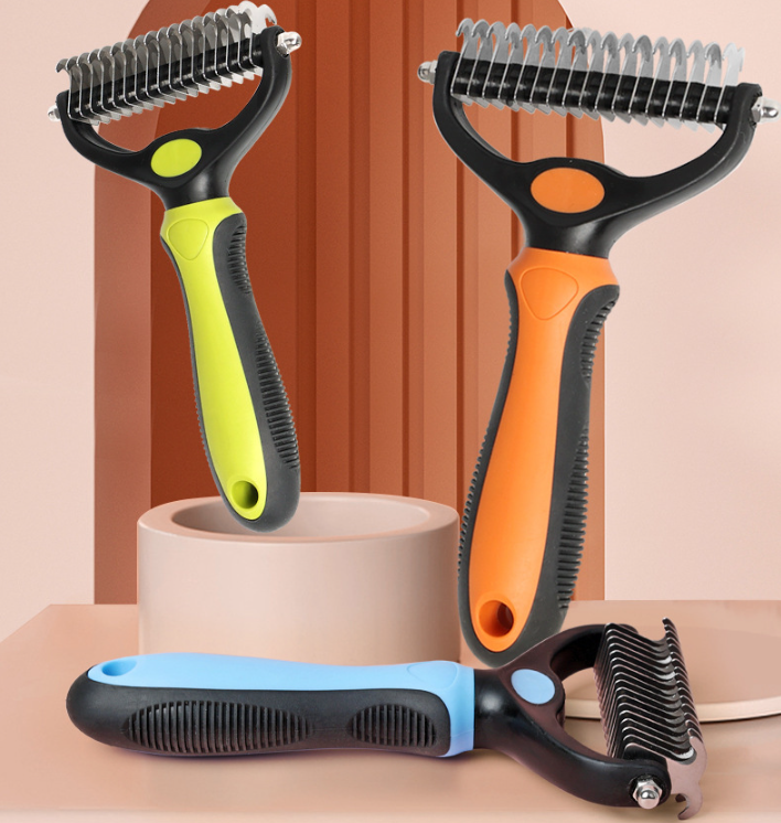 Arenzza professional deshedding tool for dogs and cats, featuring ergonomic design and stainless steel blades for pet grooming.