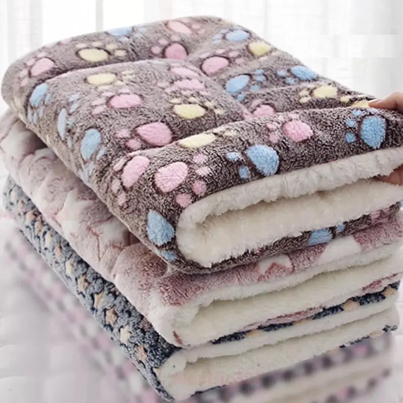 Aarenza 2025 super cozy calming pet blanket for cats, soft and warm pet supplies designed for comfort and relaxation.