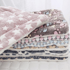 Aarenza super cozy calming pet blanket for cats, soft and plush, designed to provide comfort and relaxation for pets.