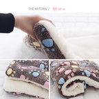 Arenzza 2025 super cozy calming pet blanket for cats and small pets, soft plush fabric in calming colors.