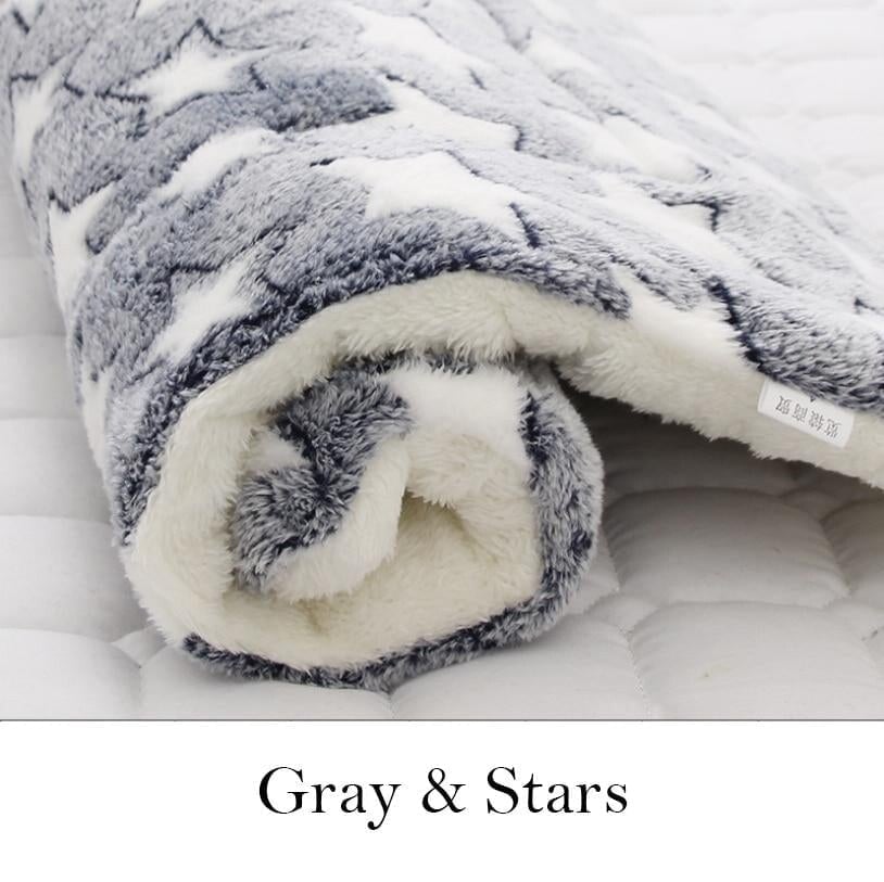 Arenzza super cozy calming pet blanket in soft fabric, designed for cats and small pets, with a plush and comforting appearance.