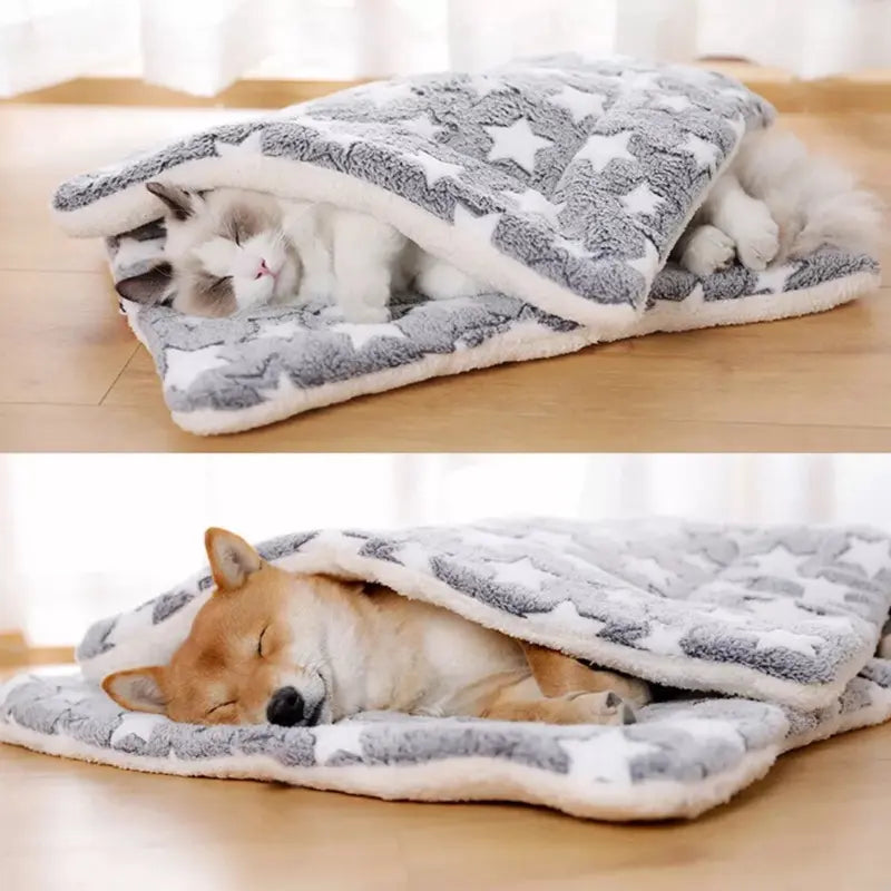 Arenzza super cozy calming pet blanket for cats and small dogs, soft and warm pet supplies for comfort and relaxation.