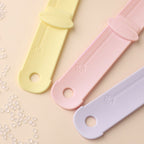 Arenzza Cat Treat Squeeze Feeder Spoon for pet supplies, showing a soft silicone spoon with treats for easy feeding.