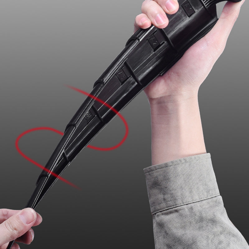 Arenzza retractable and adjustable bicycle mudguard set mounted on a bike, designed for outdoor cycling protection.