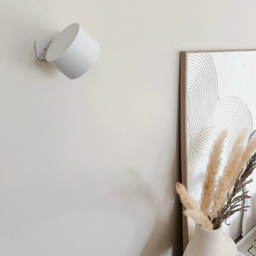 Arenzza wireless magnetic wall lamp with 360° rotating light, modern design, and built-in rechargeable battery, mounted on a wall.