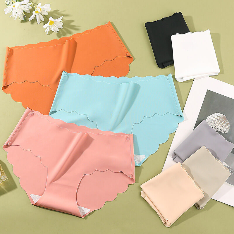 Women's seamless ice silk underwear by Arenzza, one-piece design, smooth and comfortable fit for everyday wear.