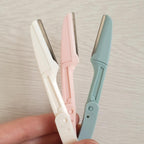 Aurenza Shop eyebrow and face razor with a sleek handle, designed for precise hair removal and facial grooming.